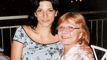 Αθηνά Ρηγοπούλου: «Αυτή ήταν η μητέρα μου, Τζένη Βάνου»