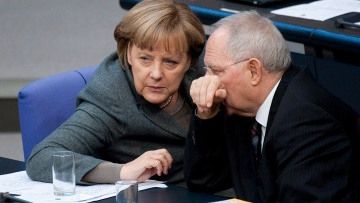 Σόιμπλε: Τα γερμανικά υπουργεία επεξεργάζονται σχέδιο βοήθειας της Ελλάδας