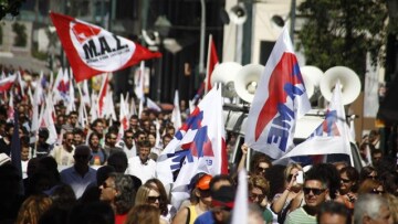 ΠΑΜΕ: Συγκέντρωση και πορεία κατά της σφράγισης των ιατρείων του ΕΟΠΥΥ