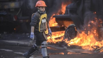 Κίεβο: Το παιδί που πολεμά ανάμεσα στη φωτιά... και το αίμα!