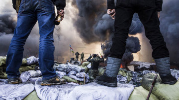 Στα πρόθυρα εμφυλίου η Ουκρανία - 25 οι νεκροί στο Κίεβο