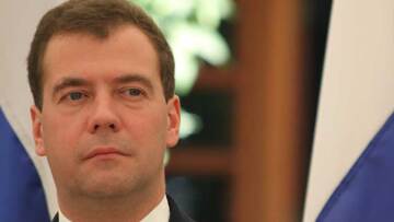 Μεντβέντεφ: «Παρεκτρέπονται» όσοι αναγνωρίζουν τη νέα ηγεσία της Ουκρανίας