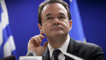 Ο Παπακωνσταντίνου διέγραψε τα φορολογικά πρόστιμα των ΜΚΟ