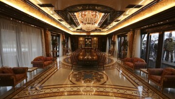 Φωτογραφίες: Το BBC μέσα στο παλάτι του Γιανουκόβιτς!