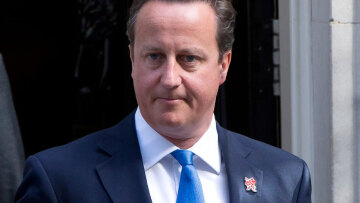 Το Λονδίνο προειδοποιεί τη Μόσχα ότι θα καταβάλει «σημαντικό κόστος» εάν δεν αλλάξει πορεία στην Ουκρανία 