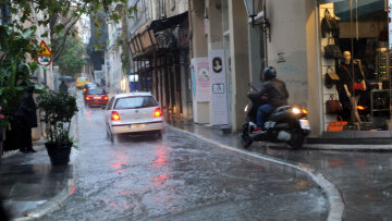Πρωινή καταιγίδα στην Αθήνα