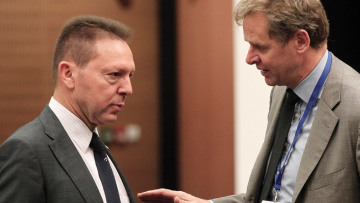 Ατελείωτες διαπραγματεύσεις για τράπεζες και ομαδικές απολύσεις 