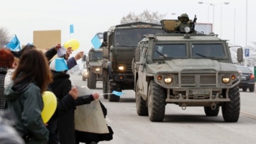 Η Ρωσία επεκτείνει τον έλεγχο της στην Κριμαία