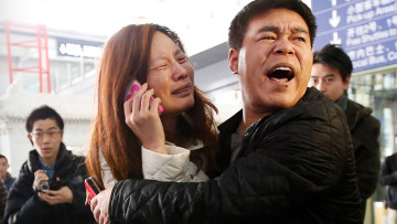 Boeing Malaysia: Συγγενείς συνδέθηκαν με το κινητό τηλέφωνο Κινέζου επιβάτη...