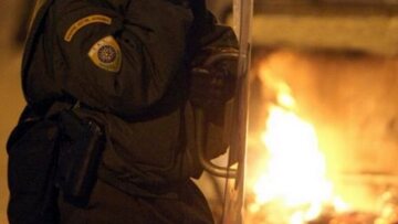 Άγνωστοι πέταξαν μολότοφ στο Αστυνομικό Τμήμα Νέας Χαλκηδόνας