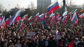 Ουκρανία: Περίπου 10.000 φιλορώσοι διαδήλωσαν στην πόλη Ντονέτσκ