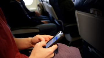 Malaysia Airlines: Η απάντηση στο μυστήριο με τα κινητά που χτυπάνε ακόμη