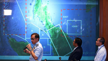 Μαλαισία: Νέο θρίλερ με το Μπόινγκ που χάθηκε στην Ανατολή και "εντοπίστηκε" στη Δύση