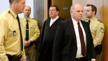 Γερμανία: Ο Χένες παραδέχθηκε φοροδιαφυγή ύψους 27,2 εκατ. ευρώ!