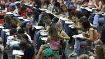 Διαψεύδει το υπ. Παιδείας τα περί «προστίμου» στους αιώνιους φοιτητές