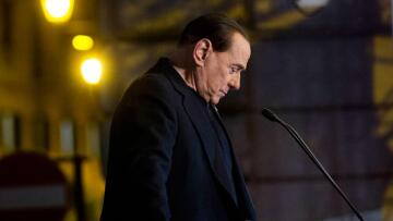 Ο Σίλβιο Μπερλουσκόνι δεν είναι πια «Καβαλιέρε»