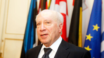 Σκοπιανό: Ξαφνική κινητικότητα από πρόσκληση Νίμιτς σε Ελλάδα και ΠΓΔΜ για διαπραγματεύσεις