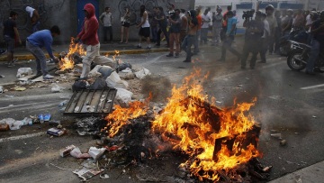 Βενεζουέλα: Συλλαμβάνει τους Δημάρχους που δεν απομακρύνουν τα οδοφράγματα ο Μαδούρο