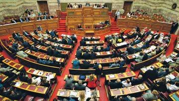 ΠΑΣΟΚ βάλλει κατά Μιχελάκη και Μπαλτάκου για την απέλαση μεταναστών