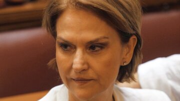 Προκαλεί πάλι η Ρεπούση την ημέρα της εθνικής εορτής