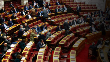  Βουλή: Μετωπική σύγκρουση για το πολυνομοσχέδιο - Αγωνία για την ψηφοφορία