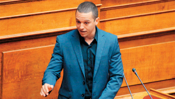 Βουλή: Άρση ασυλίας για Κασιδιάρη, Αρβανίτη, Ζαρούλια, Κούζηλο και Κουκούτση