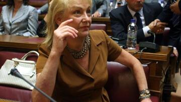 Φωτεινή Πιπιλή: Ο Παπανδρέου να βγάλει τον σκασμό!