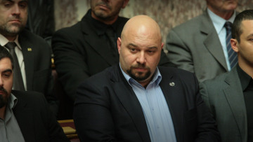 Οι Χρυσαυγίτες απειλούν να βγάλουν βίντεο υποκλοπών με πολλούς βουλευτές