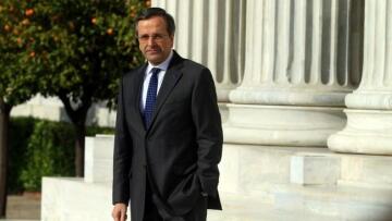 Bloomberg: Η συνεχιζόμενη κρίση θα τεστάρει την απόπειρα Σαμαρά για έξοδο στις αγορές