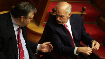 Αμηχανία Βενιζέλου για Παπανδρέου και ασκήσεις ισορροπίας για ακροδεξιά