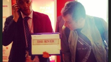 Ο Θεοδωράκης, οι Βρυξέλλες και το... The River