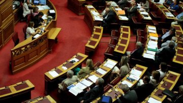 Πολιτική αντιπαράθεση για την έξοδο στις αγορές