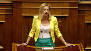 Ραχήλ Μακρή: Προδότες και δοσίλογοι όσοι υποστηρίζουν ΠΑΣΟΚ και ΝΔ