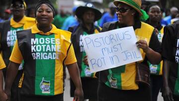 Ν. Αφρική: Διαδηλώσεις γυναικών κατά του Πιστόριους