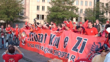 Τίρανα: Συγκέντρωση εθνικιστών για το θάνατο του Αλβανού φονιά Ιλί Καρέλι