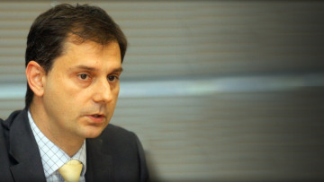 Τι συμβουλεύει ο Θεοχάρης τους δικαιούχους κοινωνικού μερίσματος