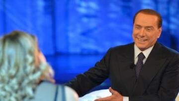 Μπερλουσκόνι: Θέλει να τον ψηφίσουν μέχρι και τα... σκυλιά