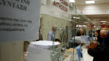 Επιπλέον δύο χρόνια δουλειάς: Τέλος στις πρόωρες συντάξεις πριν τα 62 