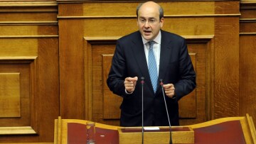 Λαϊκές: Ο Χατζηδάκης τα αλλάζει όλα, εκτός από την κλήρωση 