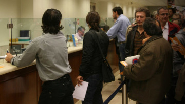 «Ανοίξτε λογαριασμό σε άλλη τράπεζα, για να μην σας κατασχέσουν το μέρισμα!»