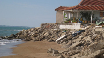 Κύμα αντιδράσεων για τον αιγιαλό