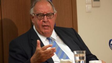 Πάγκαλος: «Δεν είναι ρατσιστικό να με αποκαλεί παχύδερμο η Αυγή;»