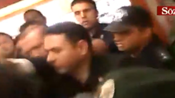 Βίντεο: Εκτός ελέγχου ο Ερντογάν κάνει «κεφαλοκλείδωμα» σε διαδηλωτή!