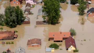 Θάφτηκαν στις λάσπες Σερβία και Βοσνία