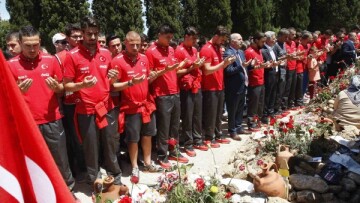 Στη Σόμα η εθνική Τουρκίας - Απέτισαν φόρο τιμής στους ανθρακωρύχους