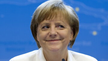 Προεδρία Κομισιόν: Πώς η Μέρκελ «ροκανίζει» Σουλτς και Γιούνκερ 