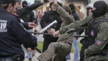 Ουκρανία: 500 αντάρτες επιτέθηκαν σε κυβερνητικά στρατεύματα - Στους 20 οι νεκροί