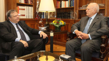 Στον Παπούλια το μεσημέρι ο Βενιζέλος 