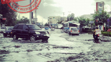 Βόλος: Άνοιξαν οι ουρανοί,  πλημμύρισαν οι δρόμοι