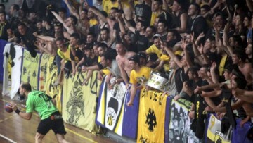 Βίντεο: Άγριο ξύλο στο ΑΕΚ-Διομήδης!